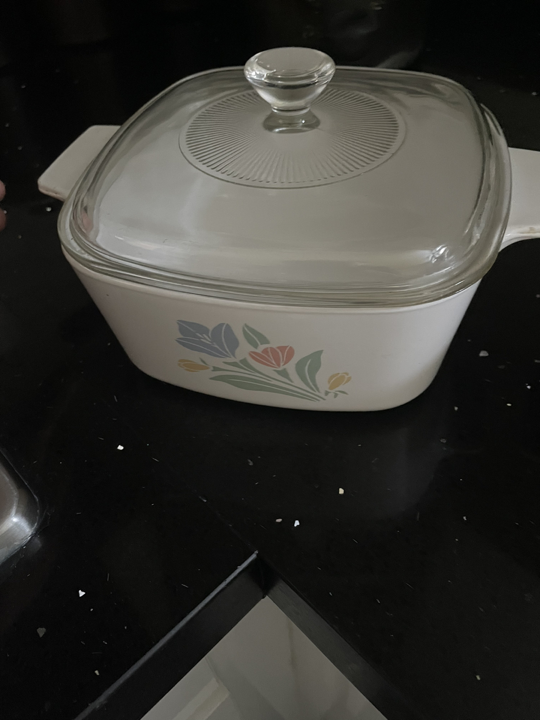 Corelle 4 serving pots with lids image indicator(3)