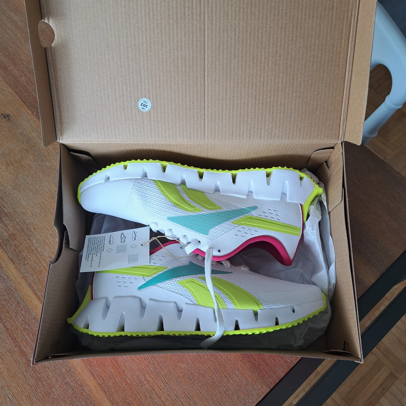 NWT Reebok zig dynamica size 6