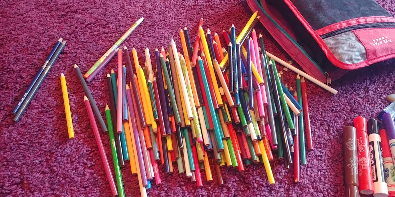 School supplies - pencil crayons, markers, pens, pencils & more thumbnail