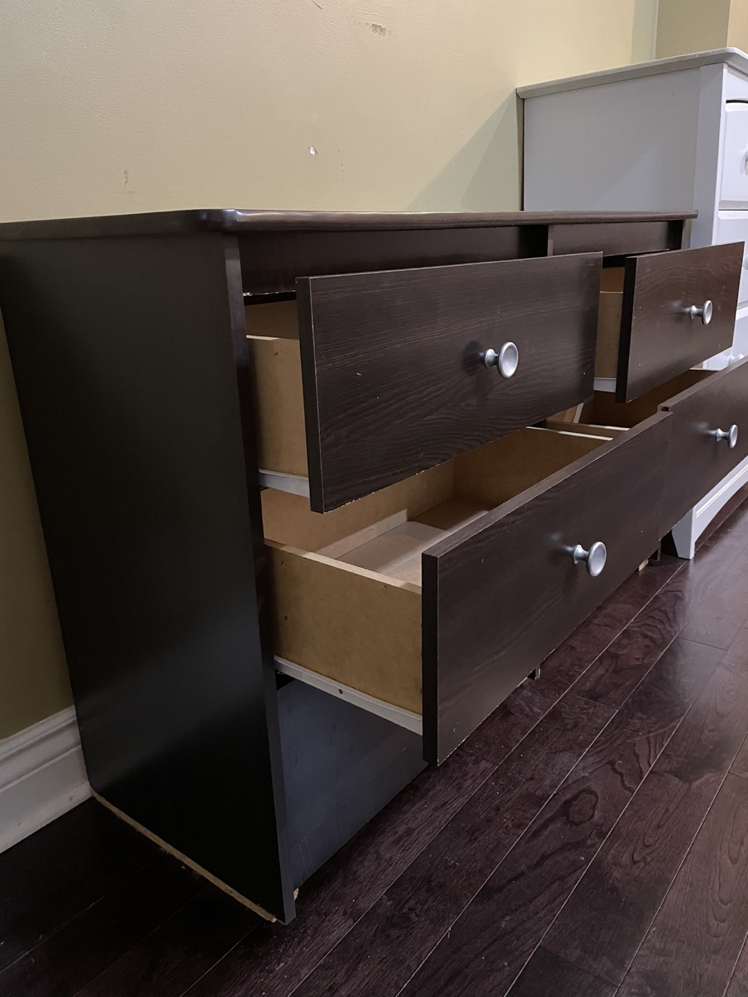 Dresser thumbnail