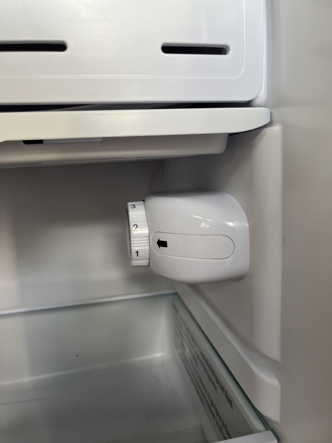 Black Insignia Mini fridge image indicator(3)