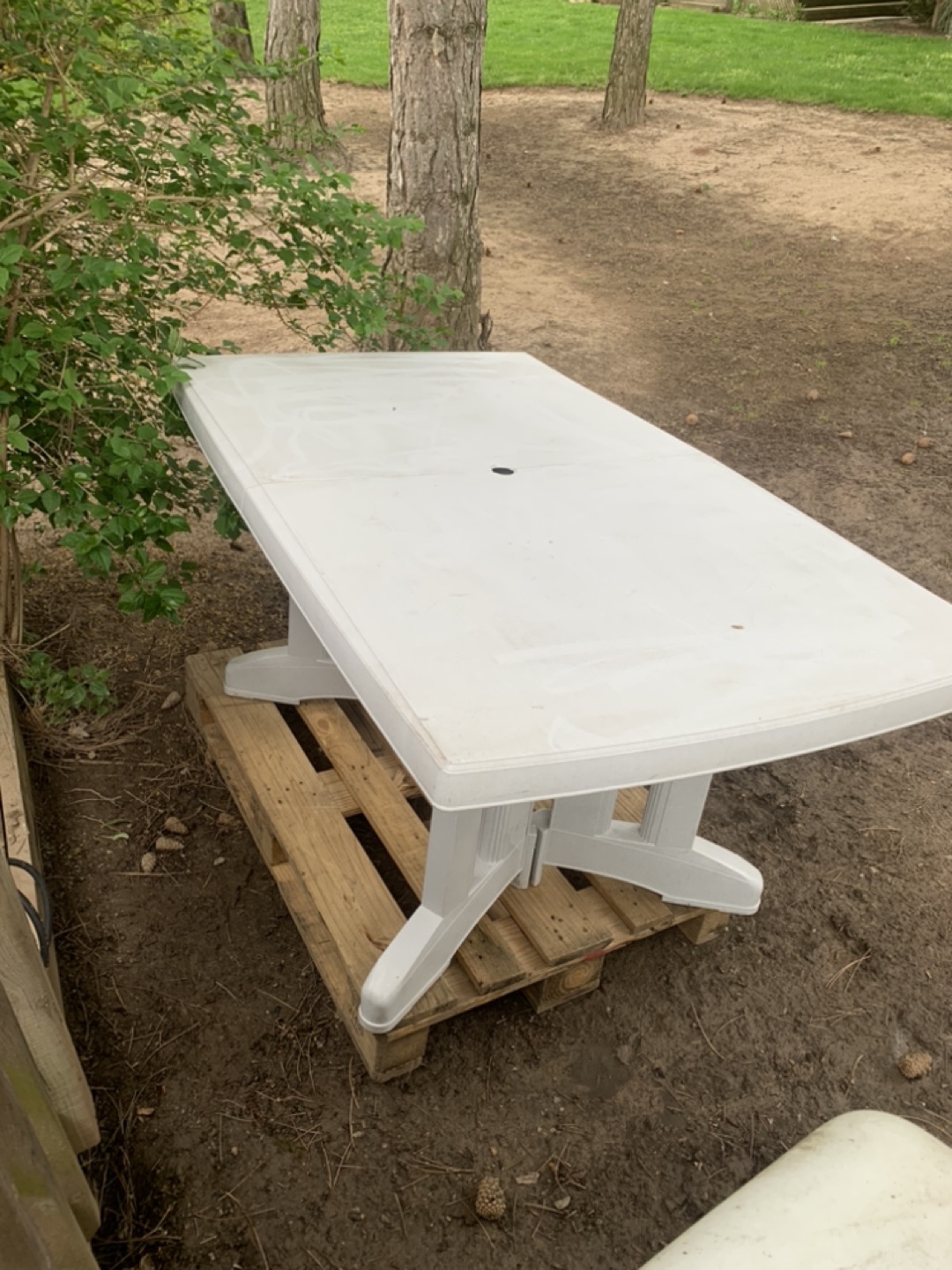 Folding plastic table thumbnail