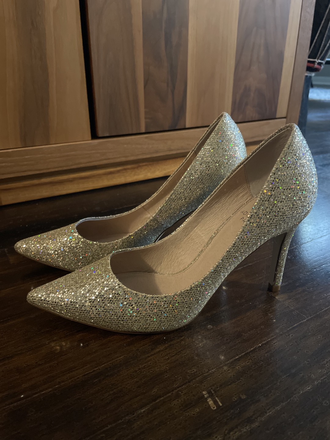 Silver sparkly shoes 💎 (size 8)