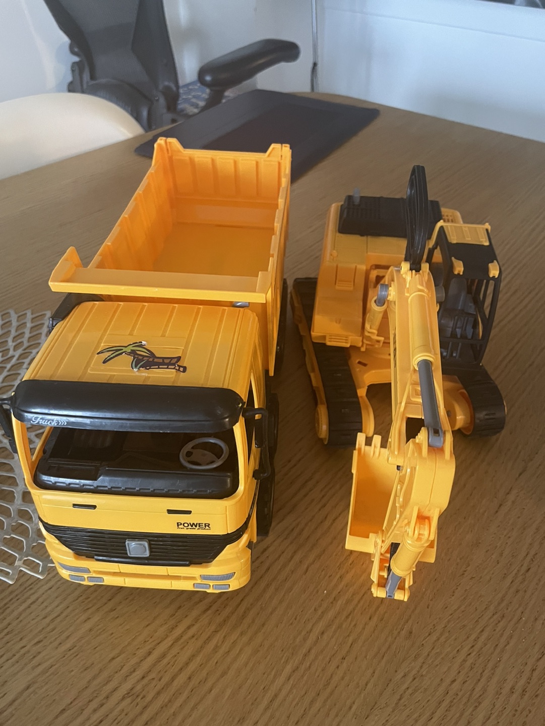 Excavator & Dump Truck Set