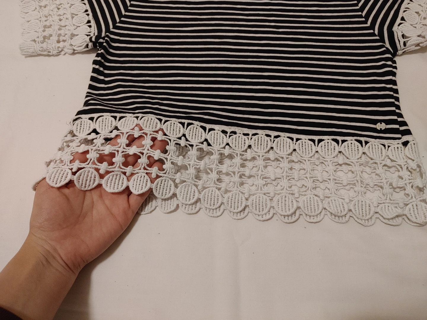 Elegant Crop Lace top image indicator(2)