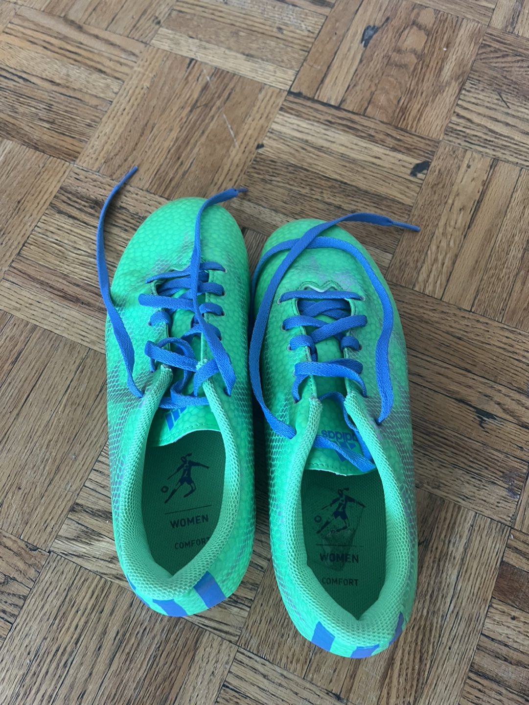 Adidas womens size 6 soccer cleats - photo 3
