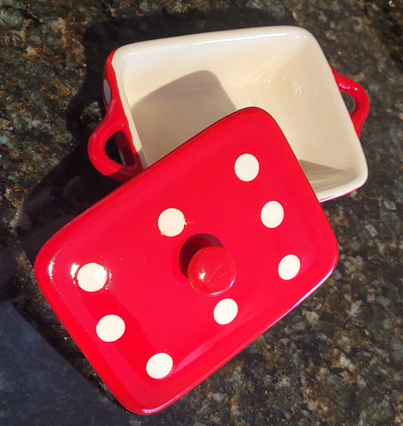Polka dot ceramic candy dish with lid image indicator(3)