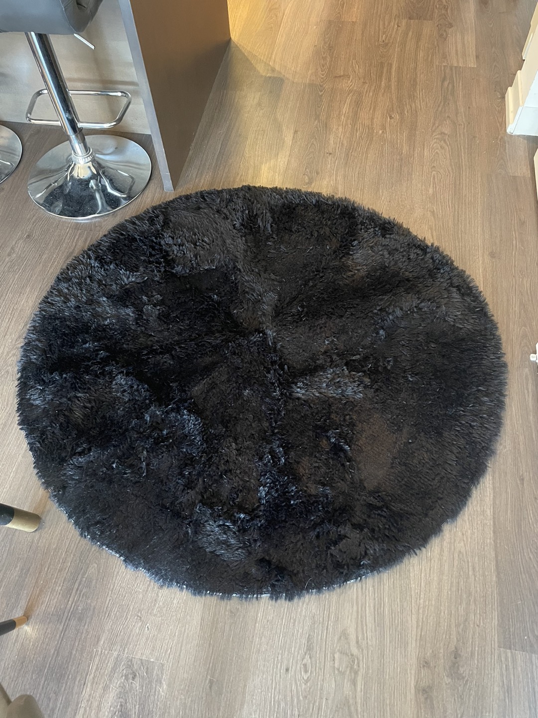 #freecycle Black Circular Shag Carpet thumbnail