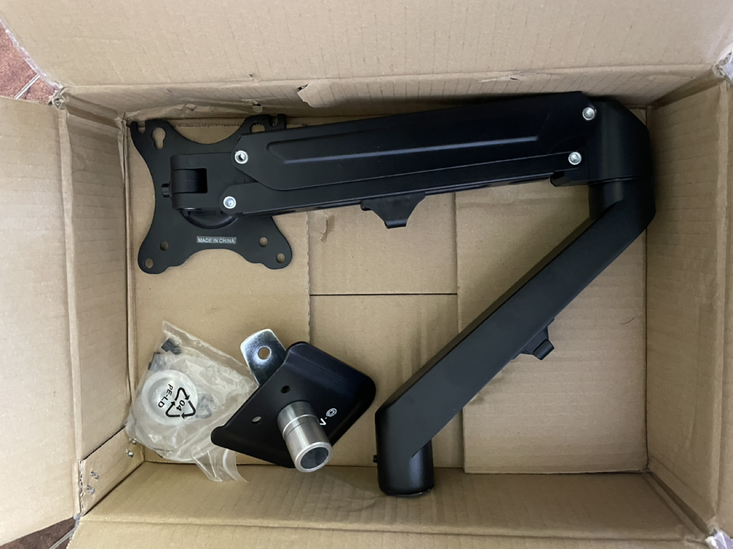 Pneumatic single monitor arm