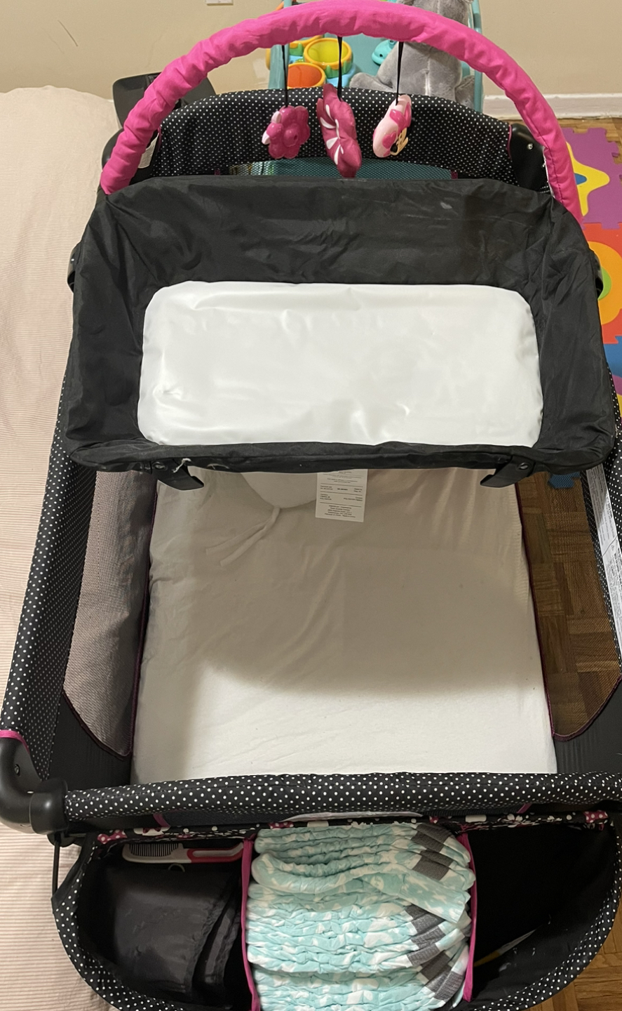 Baby/ toddler play and go crib- Disney - photo 5