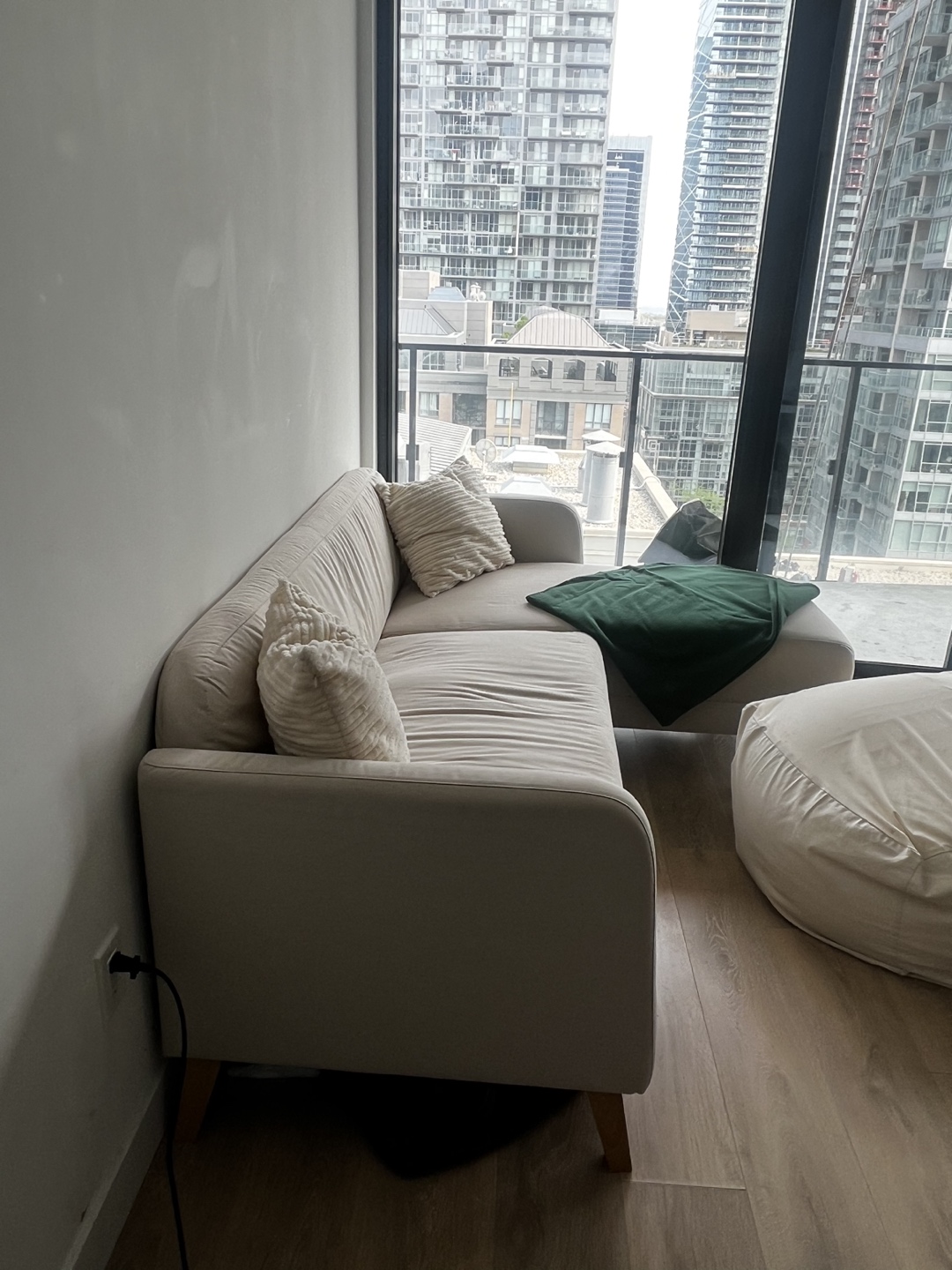 Couch - photo 2