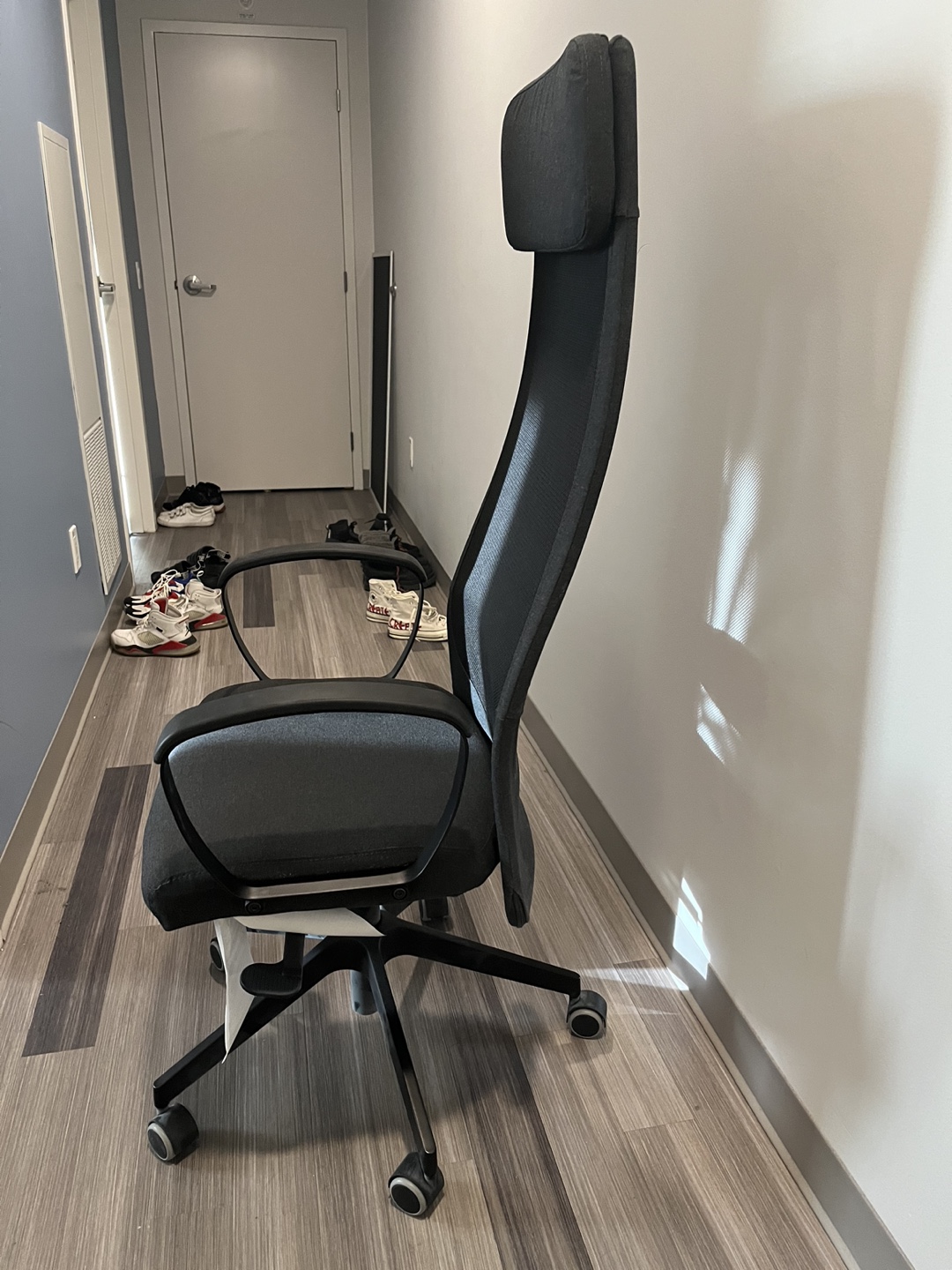 IKEA Best Seller MARKUS Office Chair - like new - photo 2