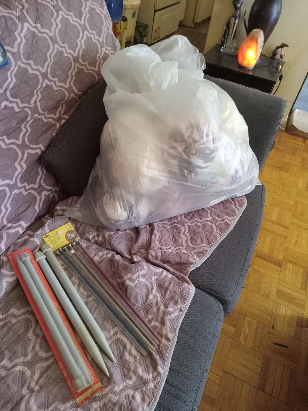 9 Assorted Bernat Knitting Wool + Needles - photo 3