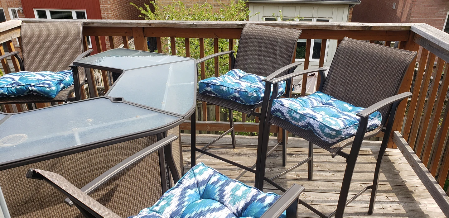 Outdoor / Exterior bar C shape.  4 chairs, pillows included. image indicator(4)