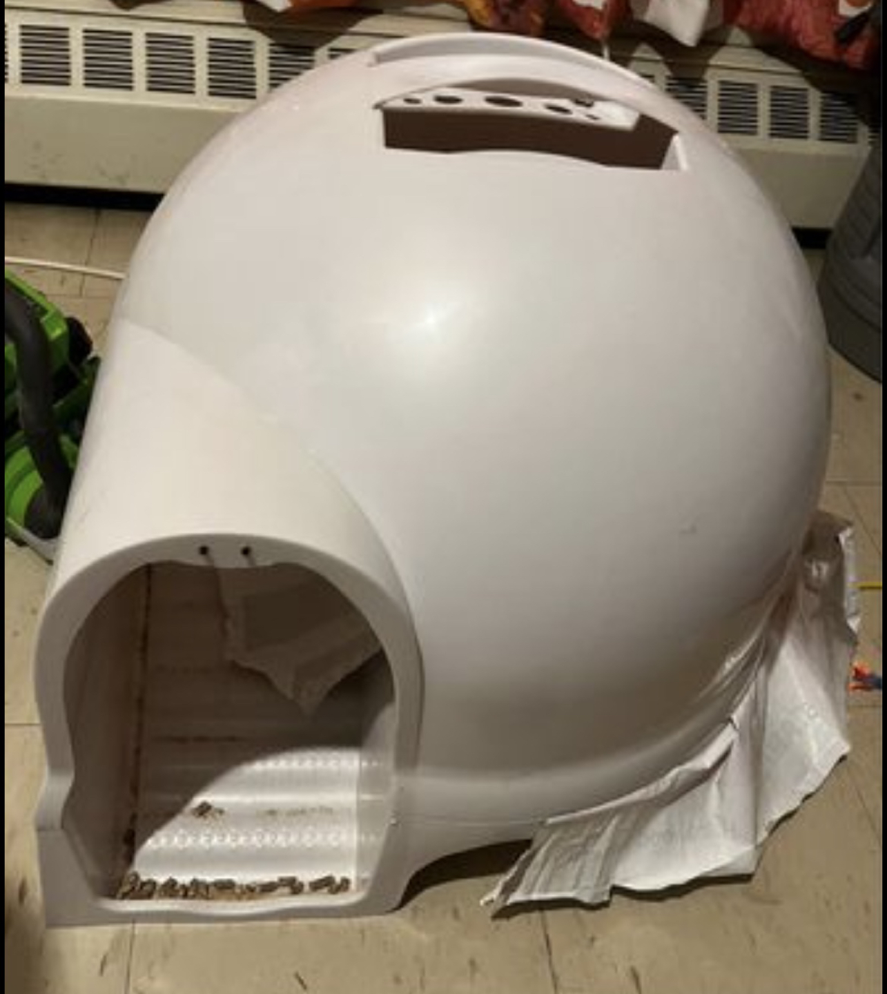 Some cat litter box
