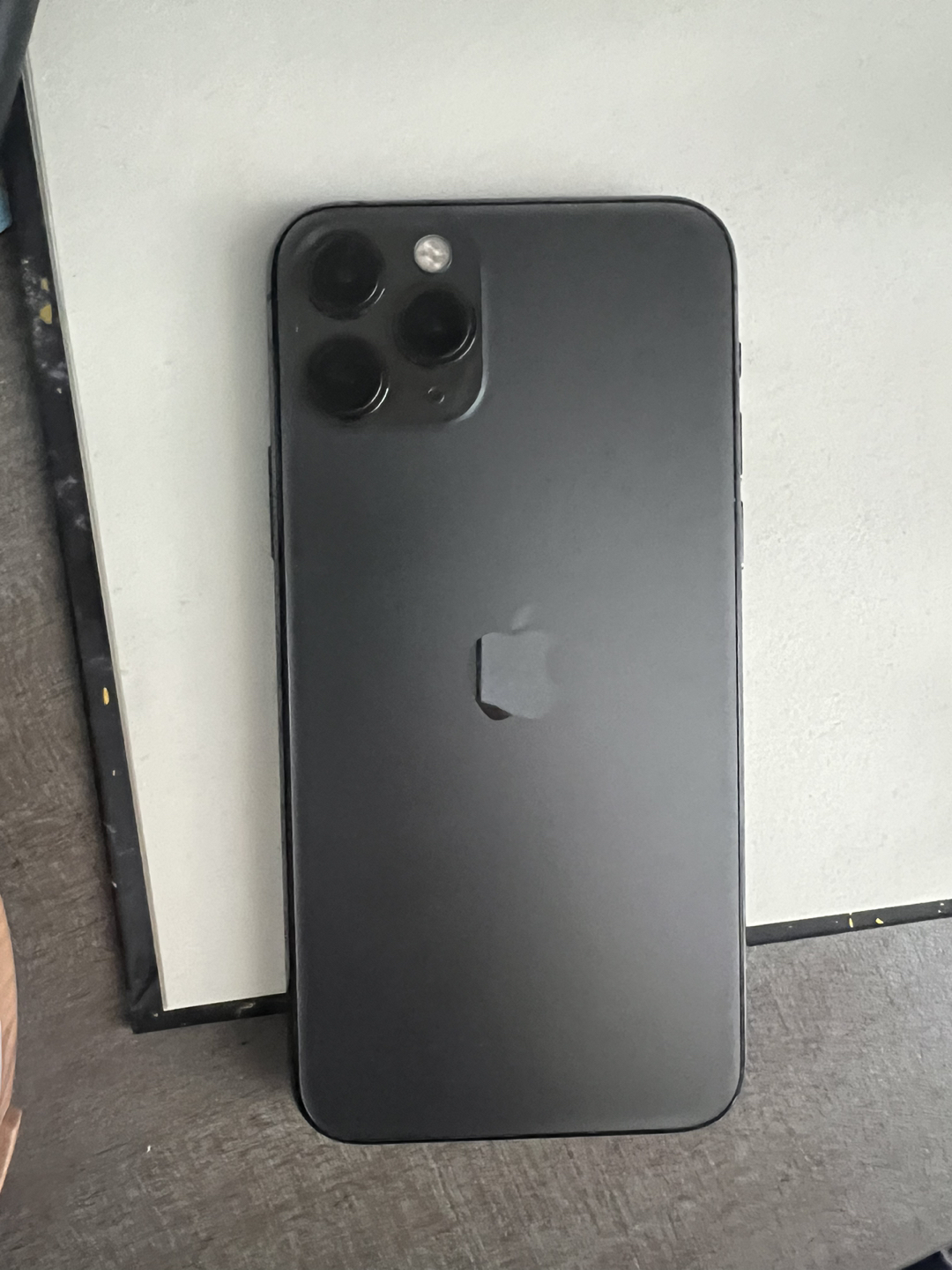 iPhone 11 Pro - photo 2