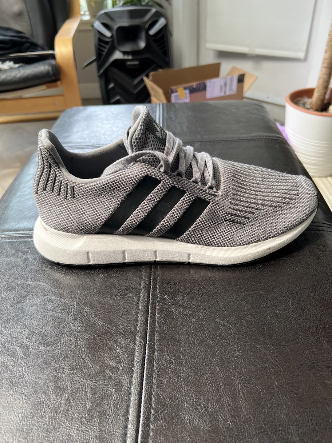 Adidas Men’s Sneakers Size 10.5 - photo 4