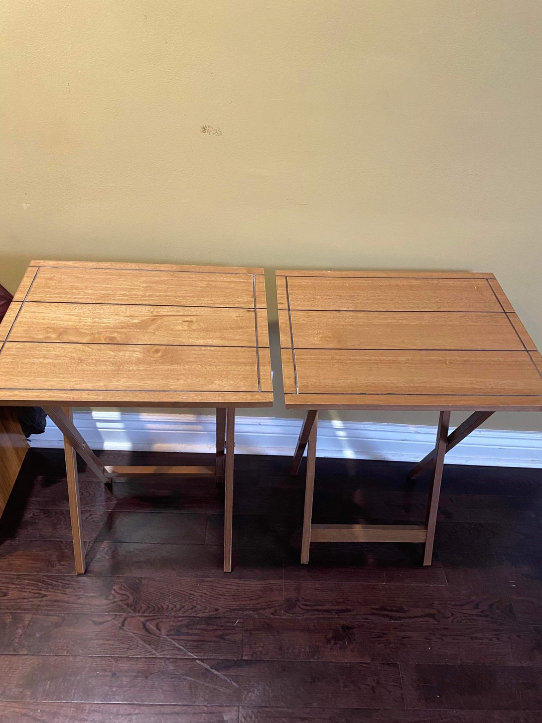 Foldable table thumbnail