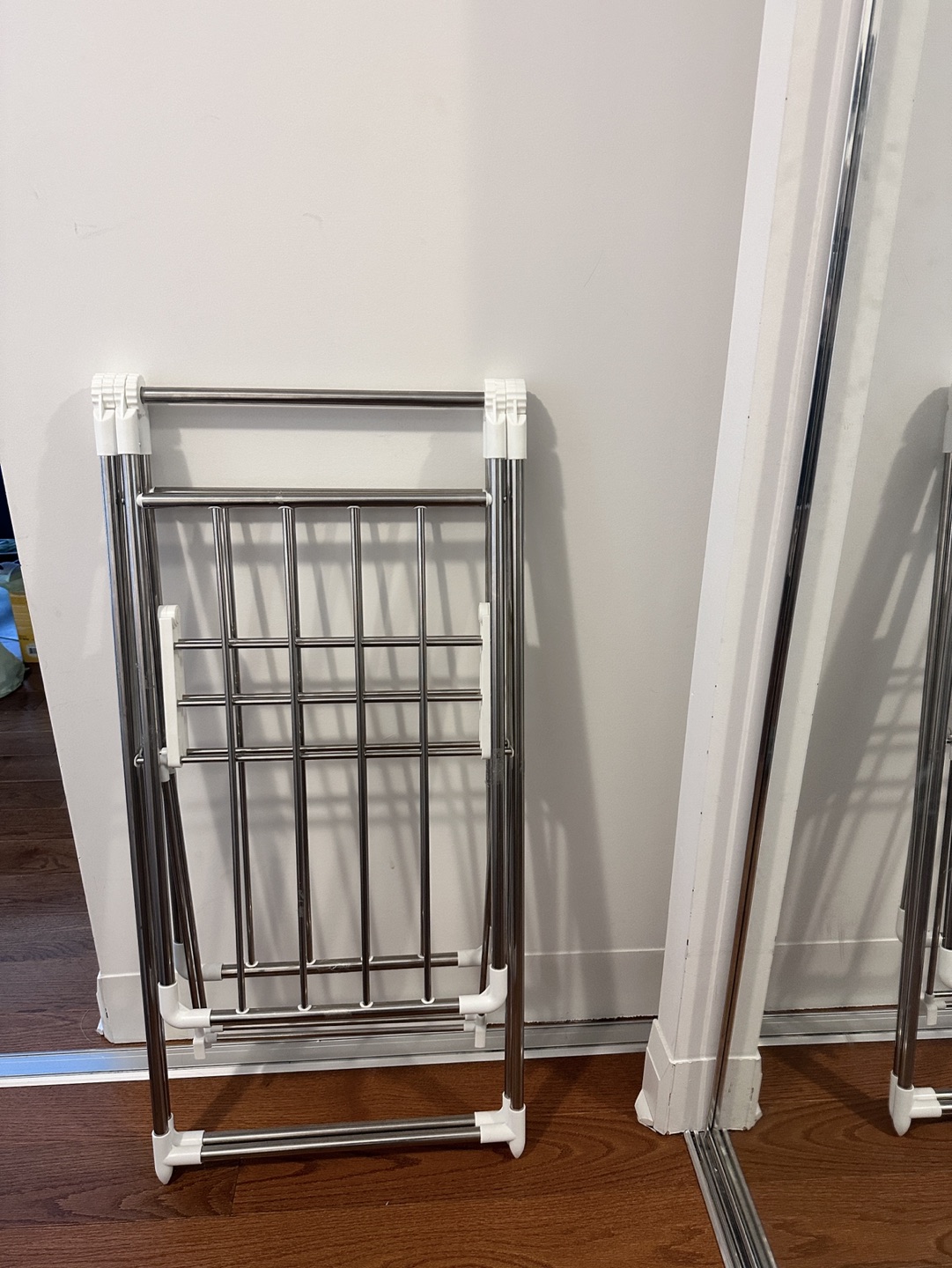 Clothes drying rack
