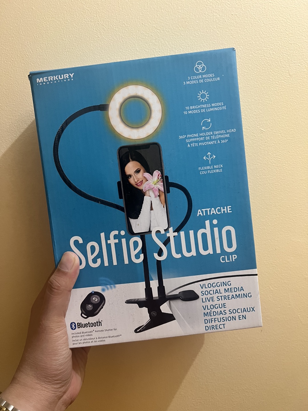 Selfie studio light and cellphone holder thumbnail