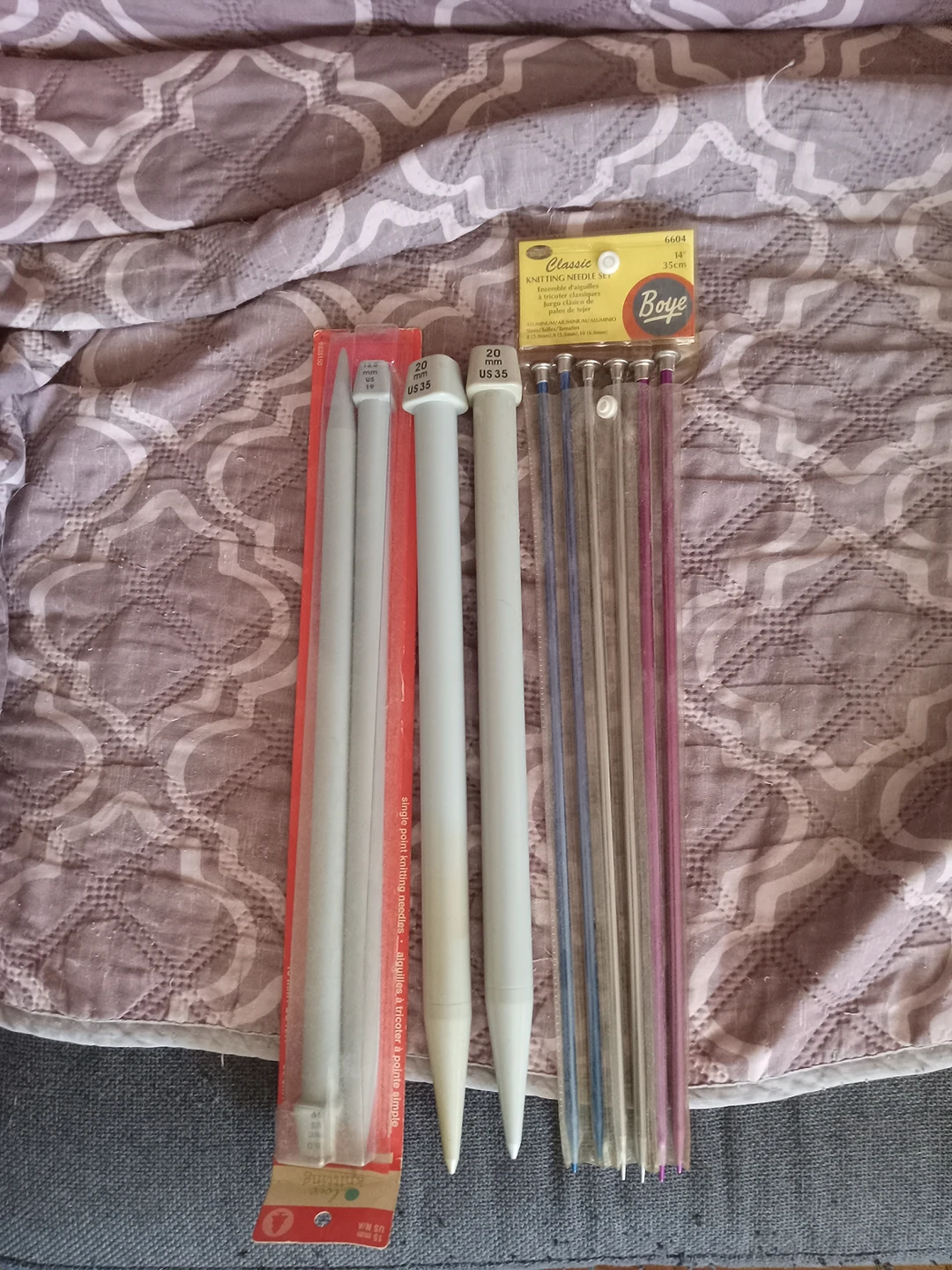 9 Assorted Bernat Knitting Wool + Needles - photo 2