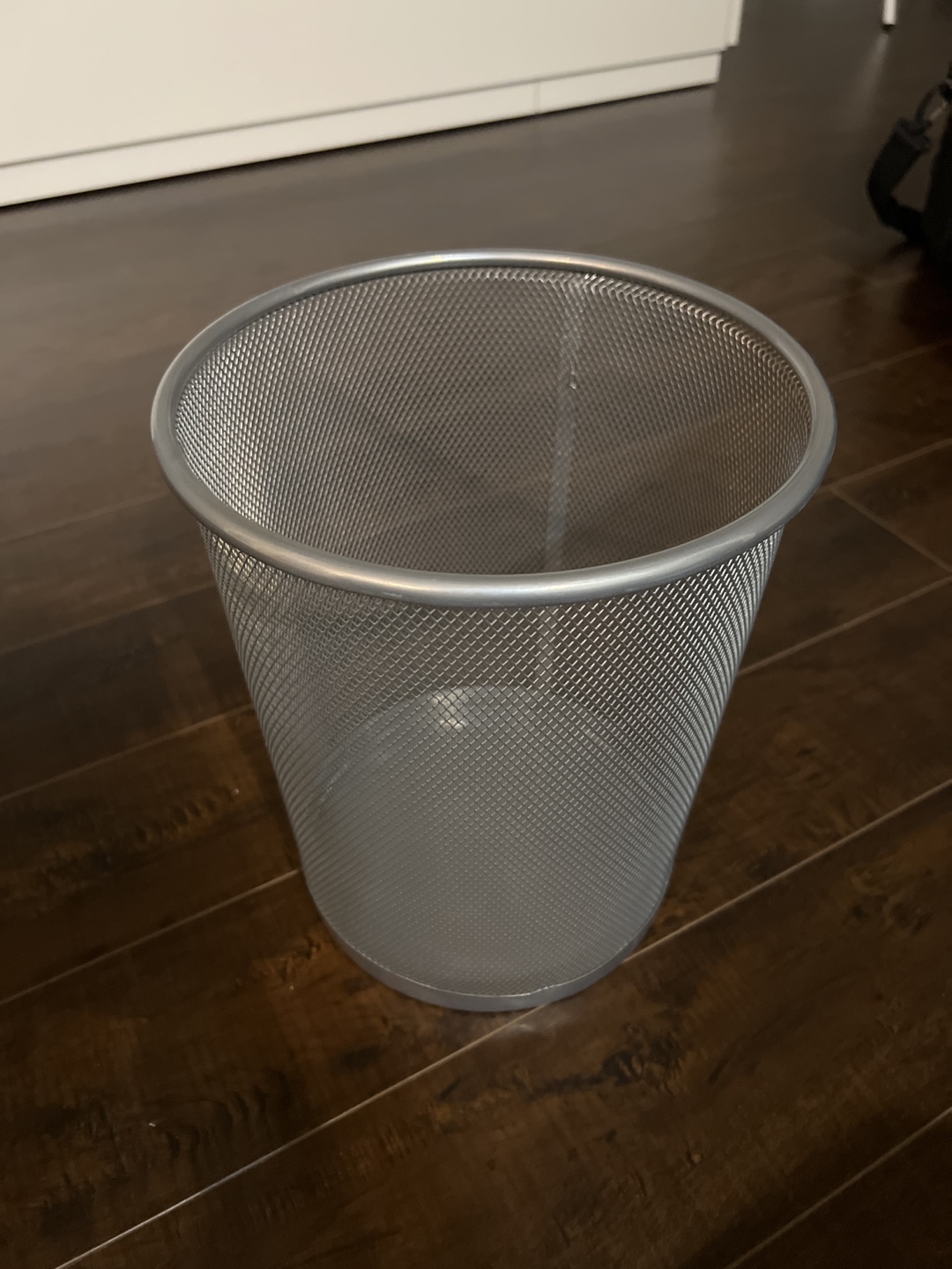 Desk trash can