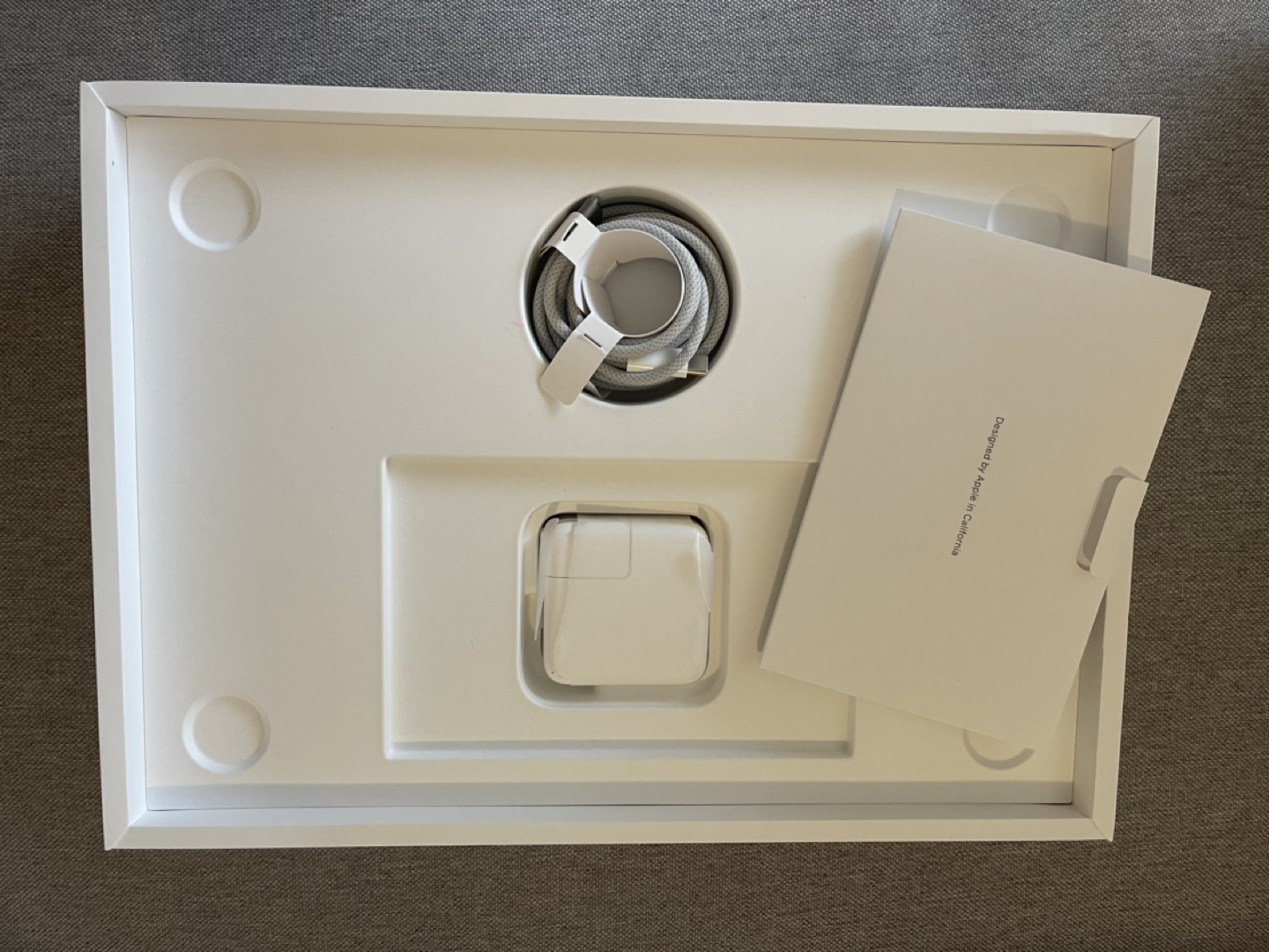 MacBook Air M2 Chip (2023), Space Grey, 8 GB RAM, 256 GB SSD - photo 3