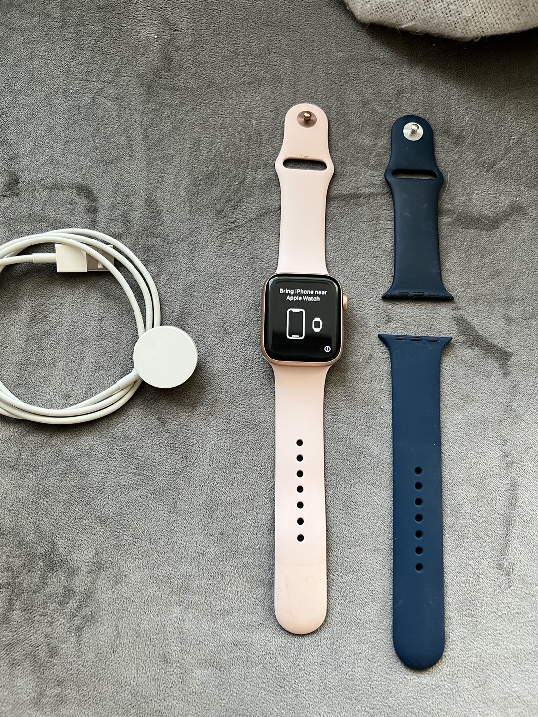 Used Apple Watch Series 4 (GPS) 44MM with extra band thumbnail