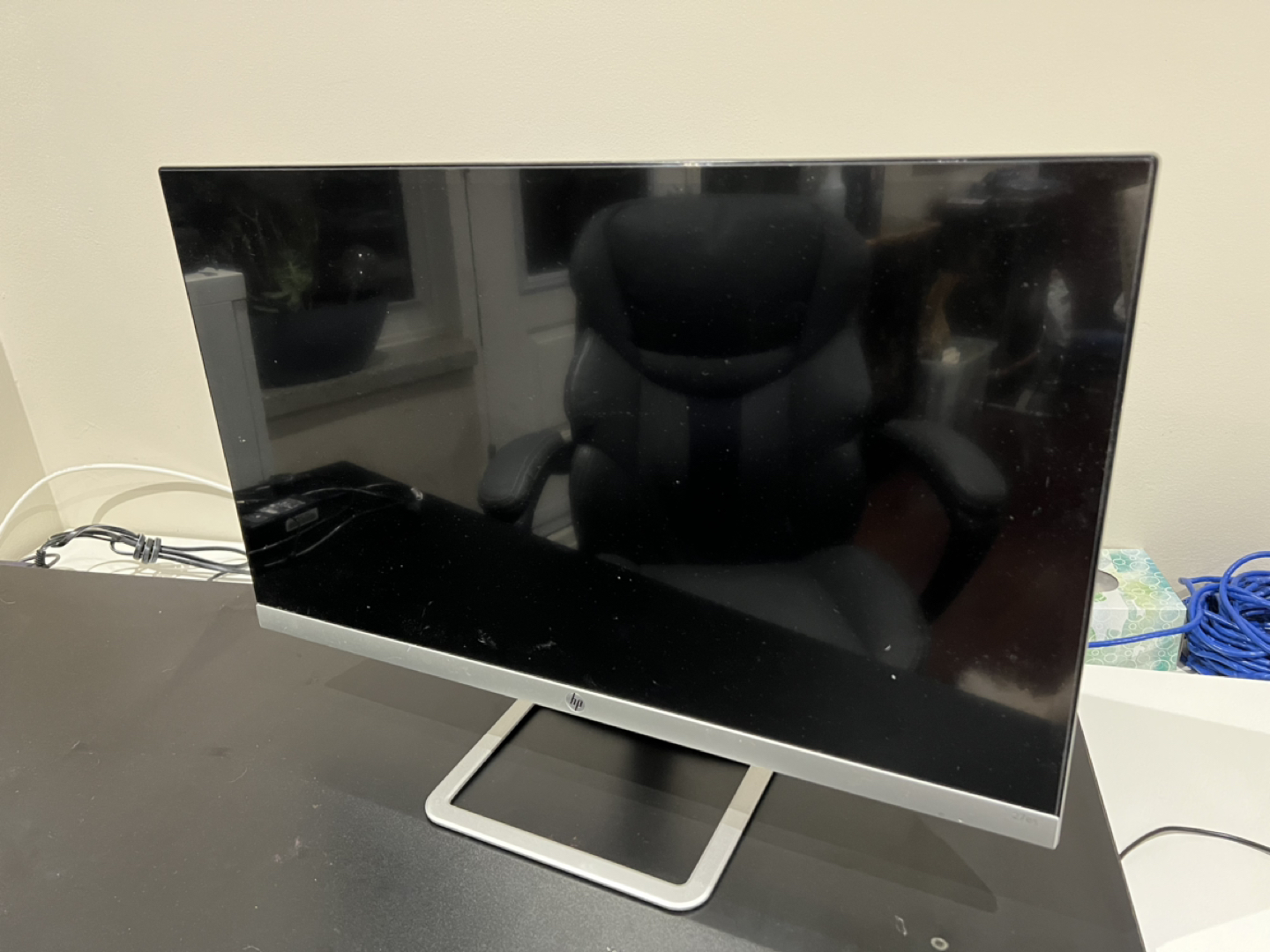 27” HP monitor