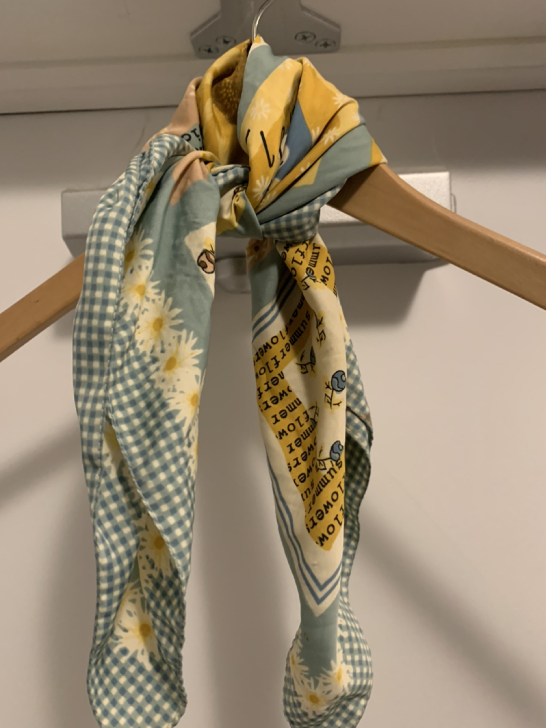 Vintage Tristan Spring/Summer Theme Scarf thumbnail
