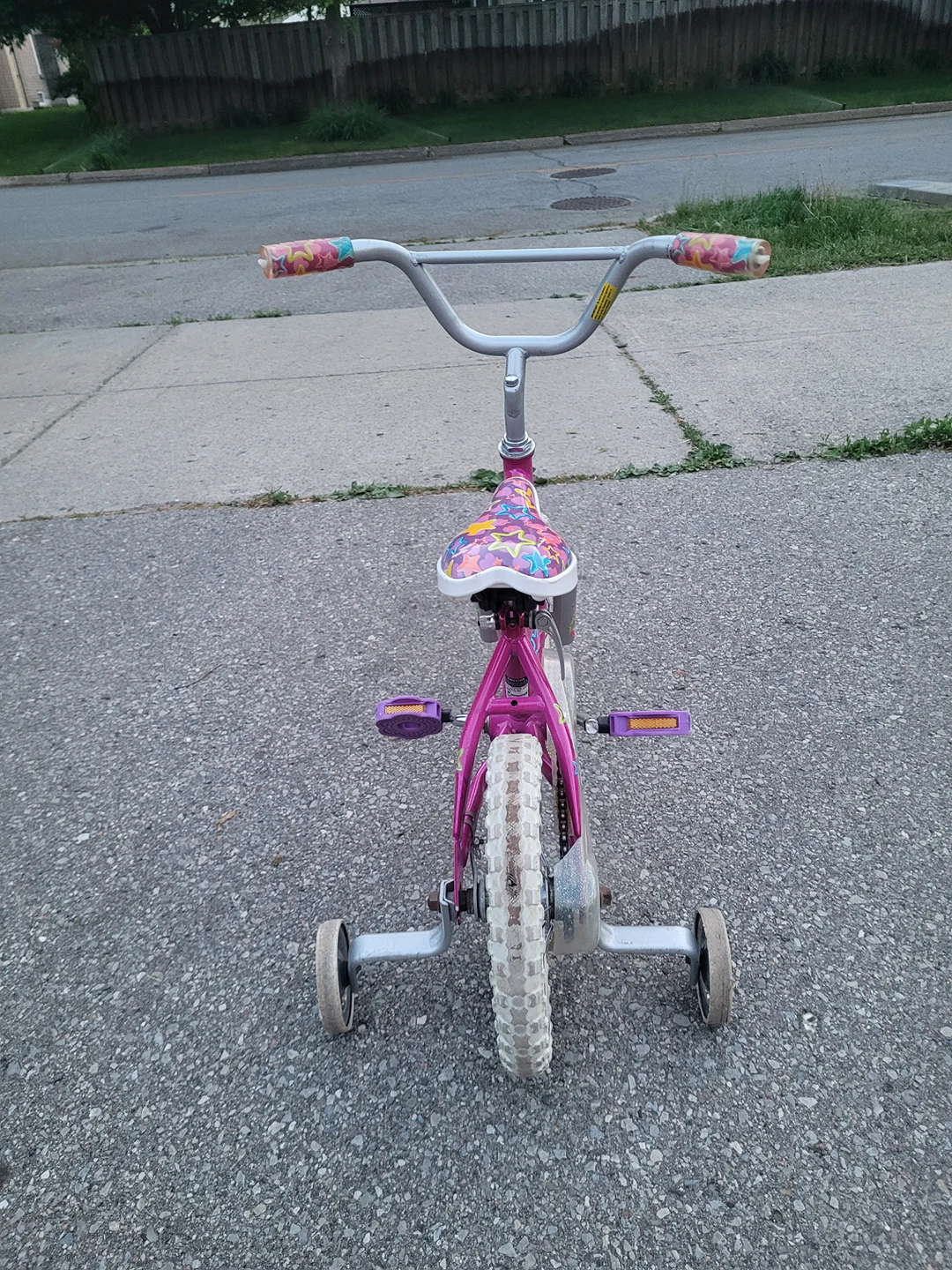 Barbie 12" Girls Bike with training wheels - photo 4