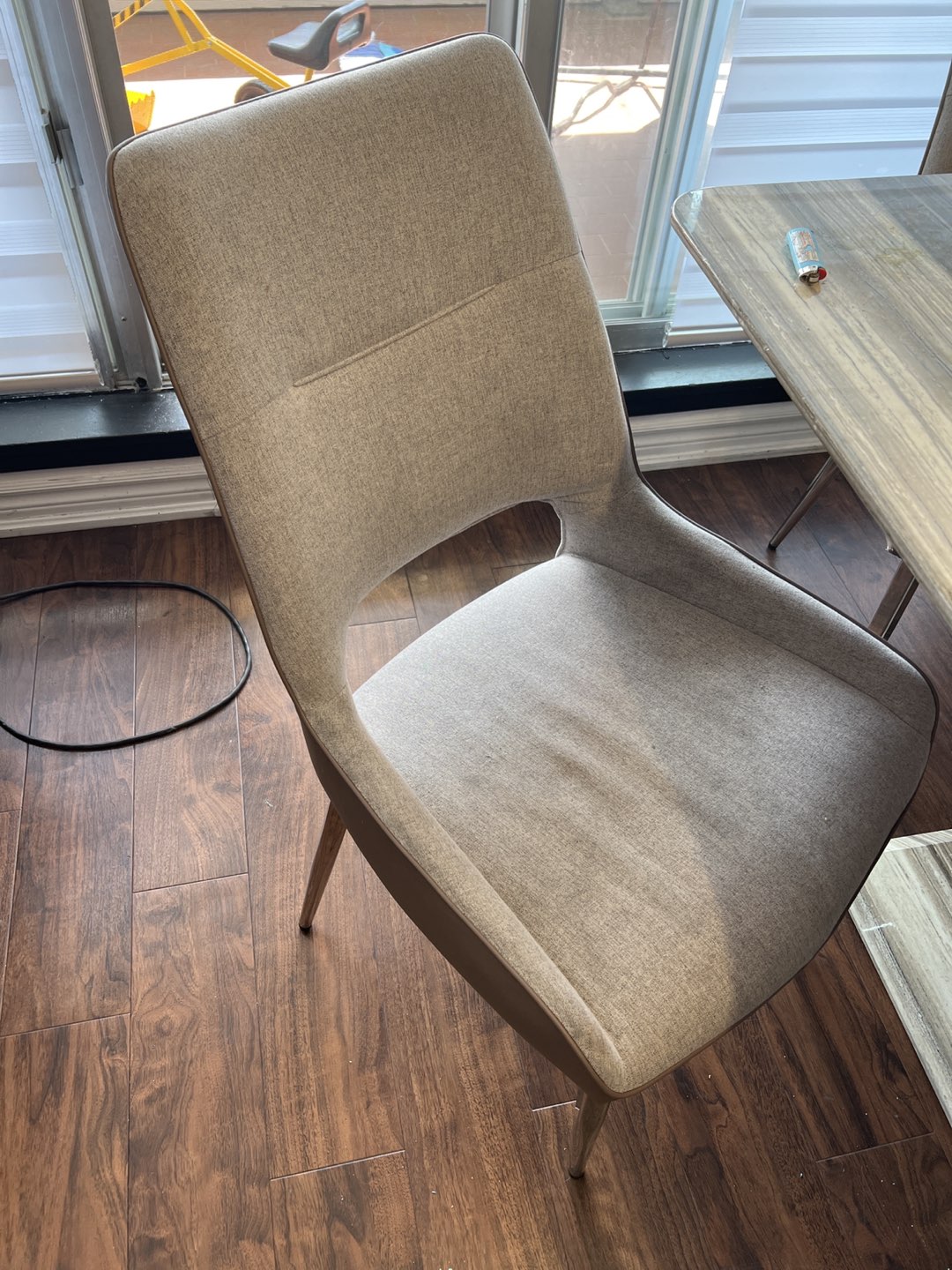 Dinning table plus 5 chairs image indicator(4)