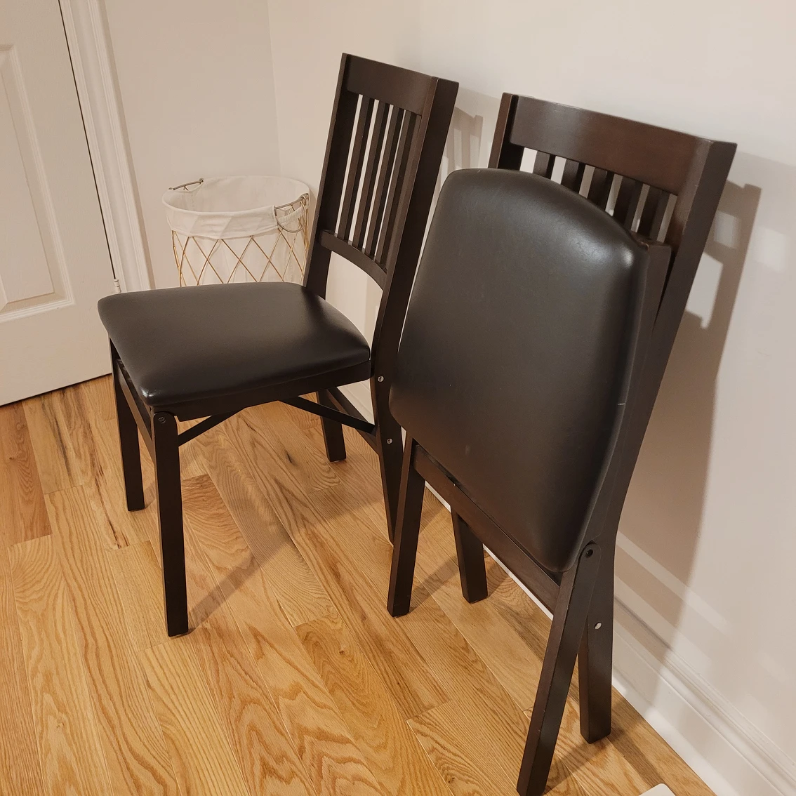 2 foldable chairs