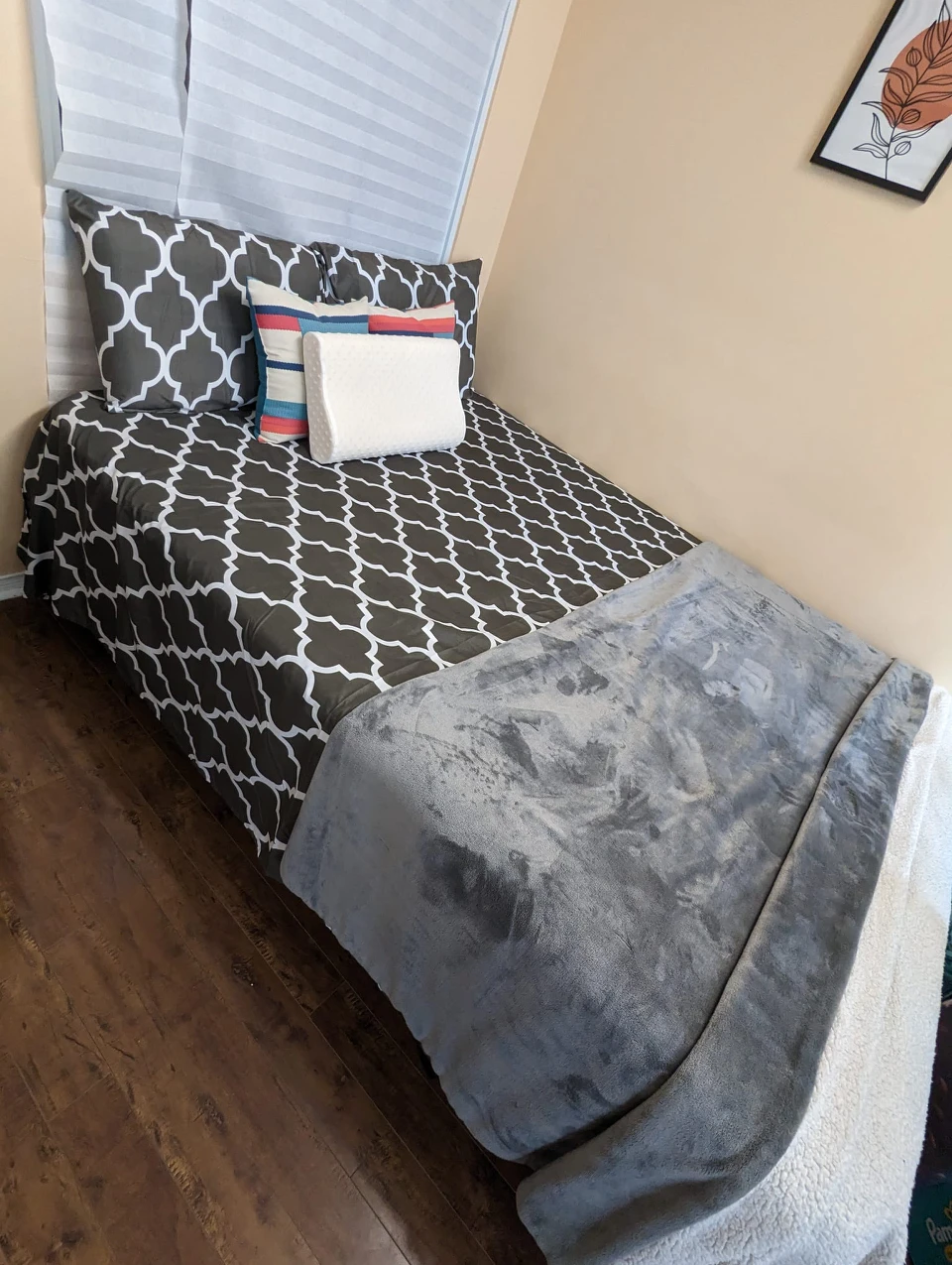 Queen bed in excellent condition