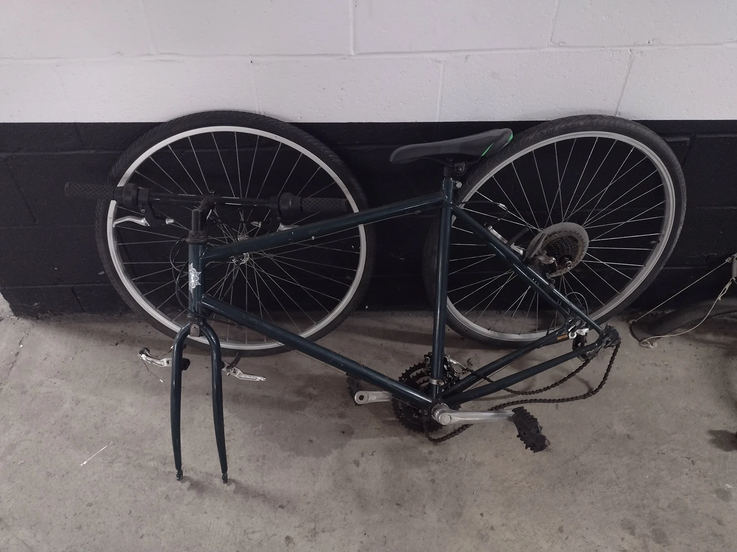 Mountain Bike (great condition) thumbnail