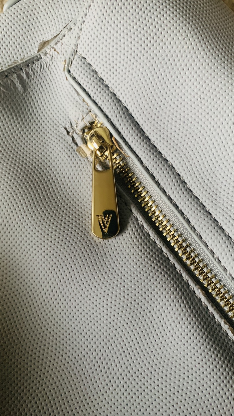 Van Heusen vanity bag image indicator(5)