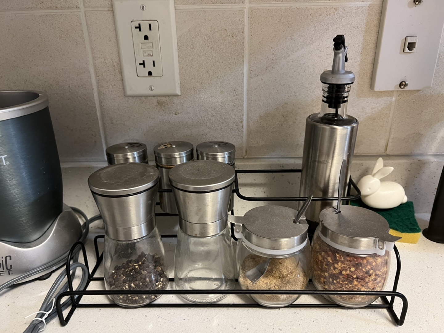 Spice Rack Including S&P Grinders thumbnail