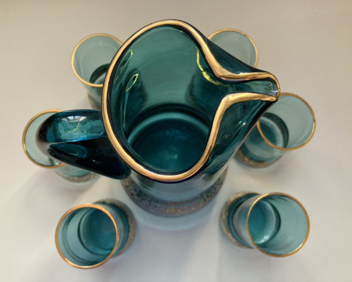 Beautiful 7 piece vintage glasses and pitcher set