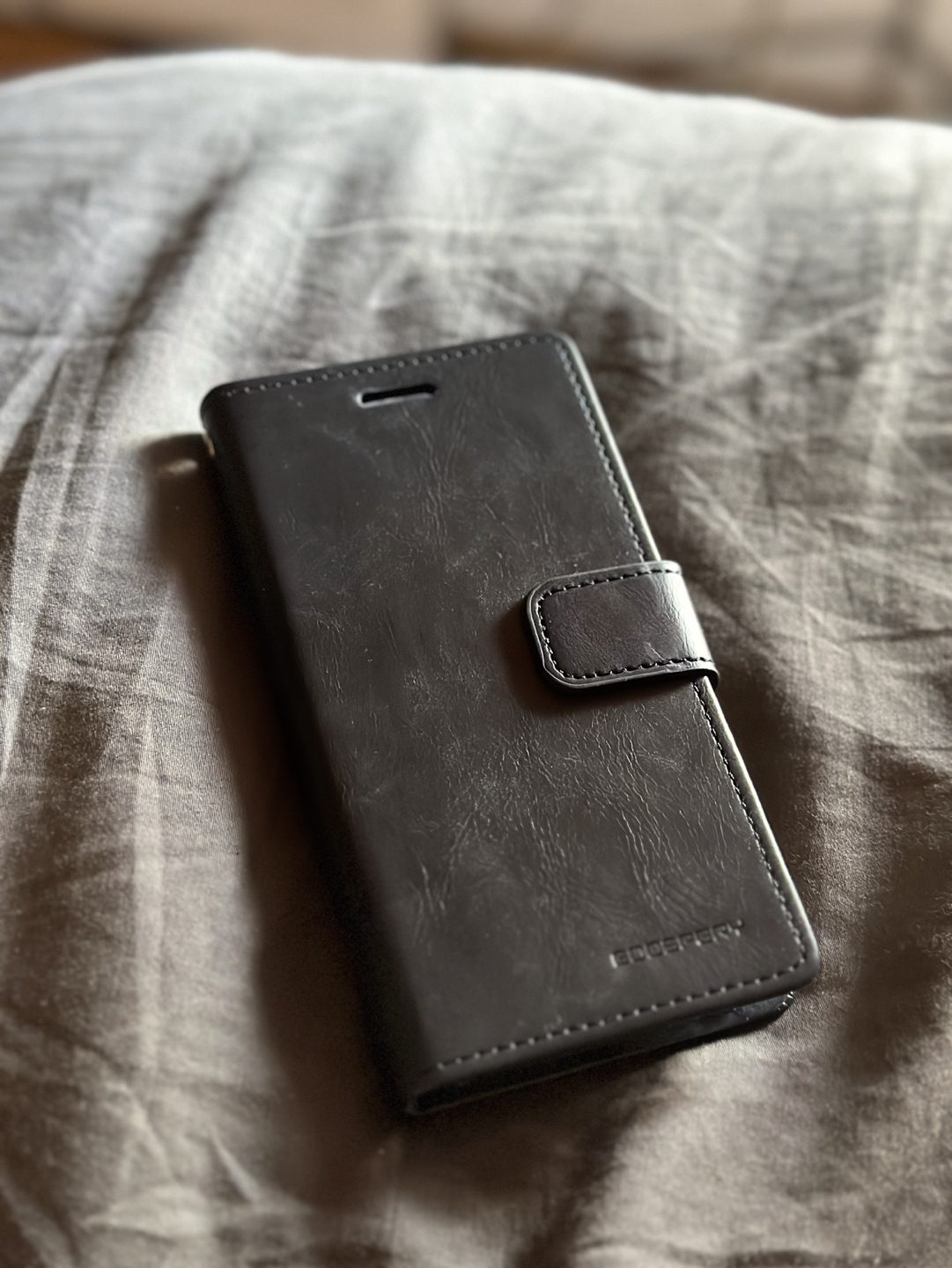 IPhone 12 mini leather case and glass screen protector image indicator(4)