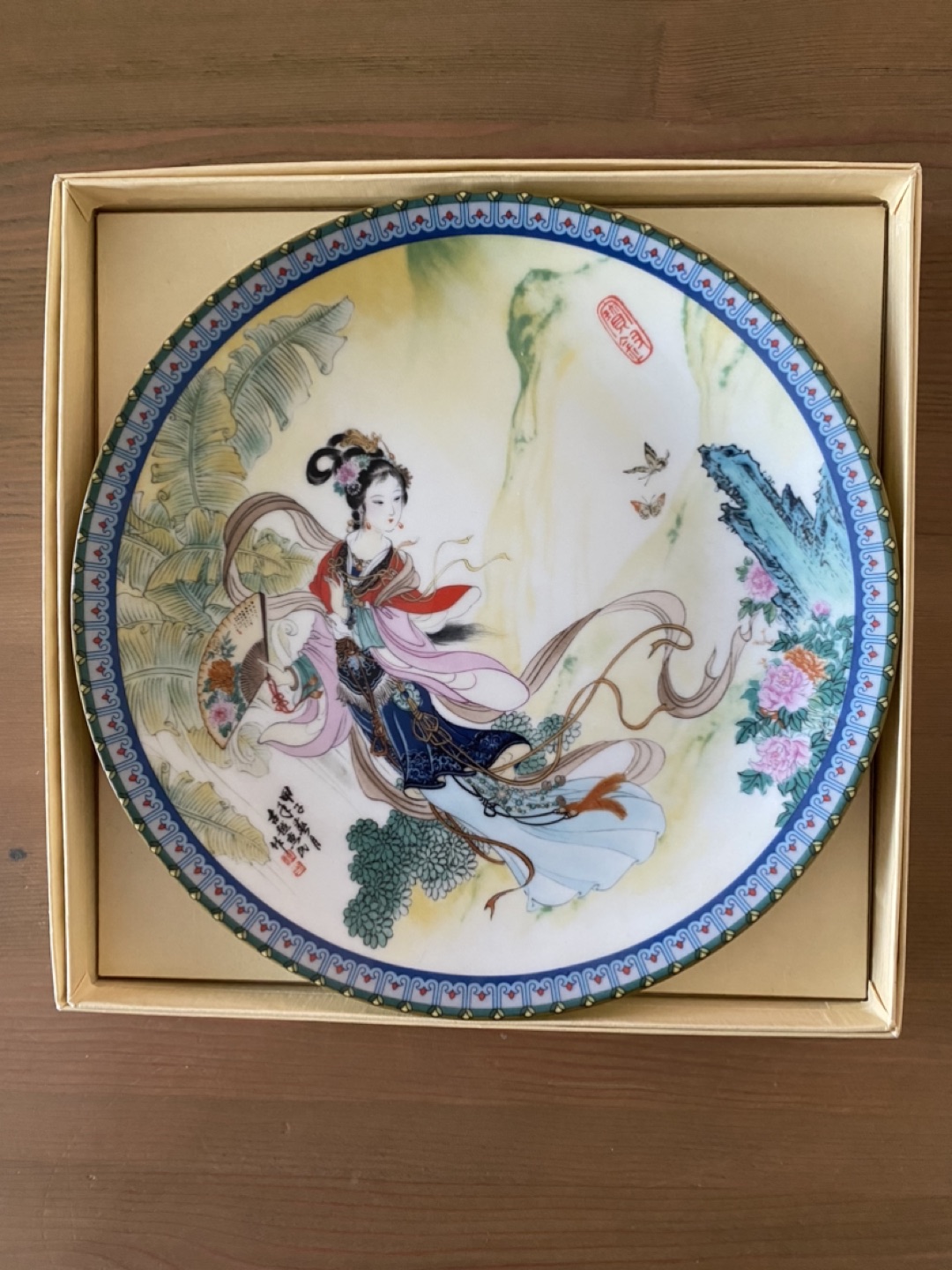 Imperial Jingdezhen Porcelain ‘Beauties of the Red Mansion’ thumbnail