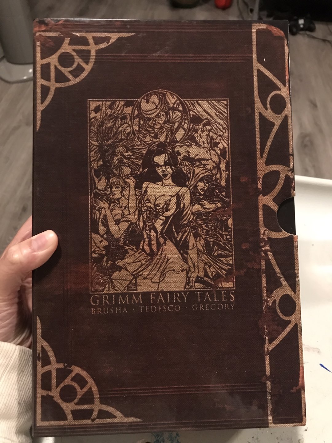 EUC - Grimm Fairy Tale box set (volumes 1-6) image indicator(7)