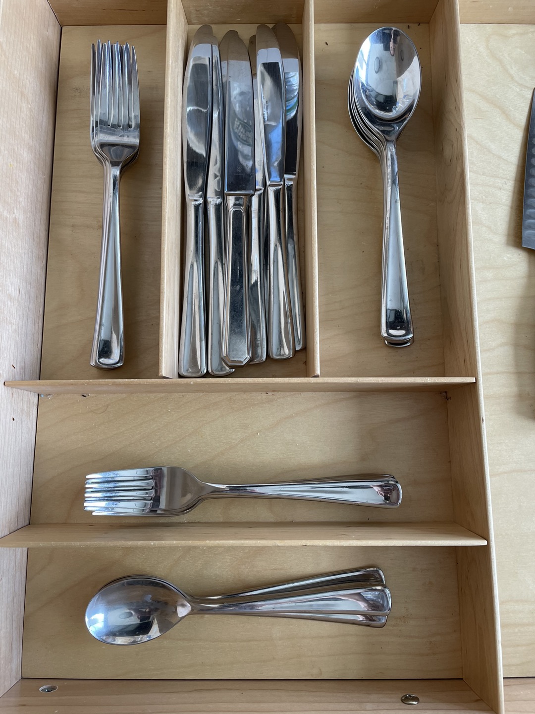 Silverware service for 8