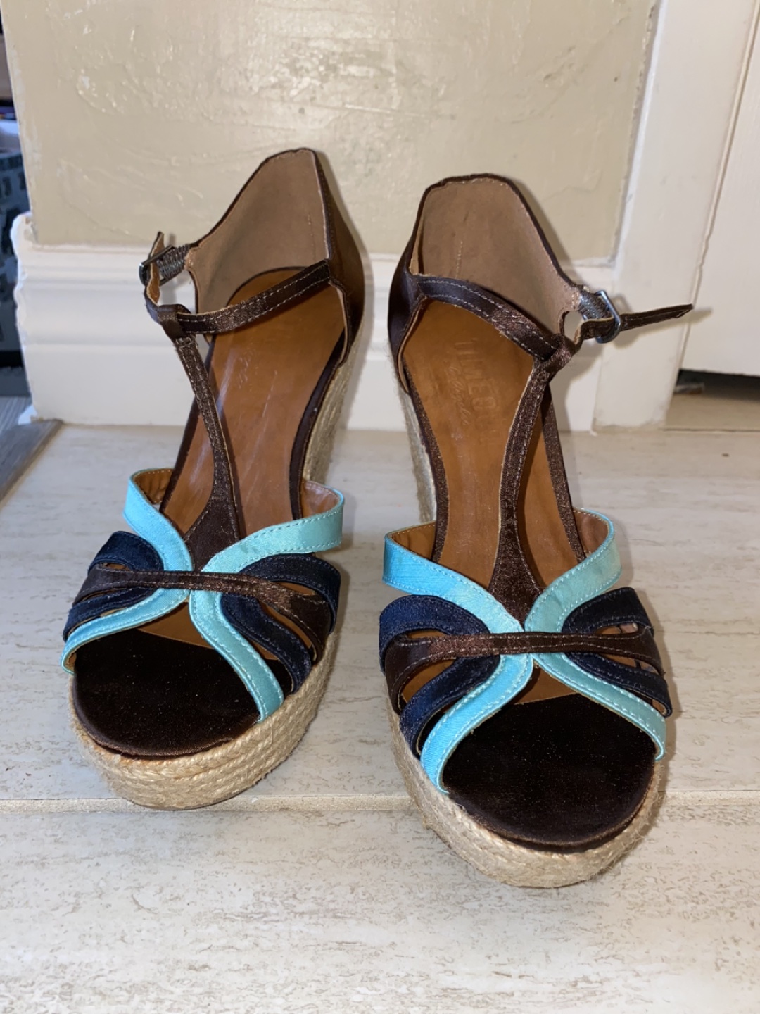 Summer platforms brown and teal blue accent image indicator(2)