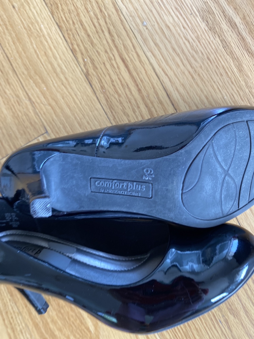 Black comfortable with heels shoes image indicator(2)