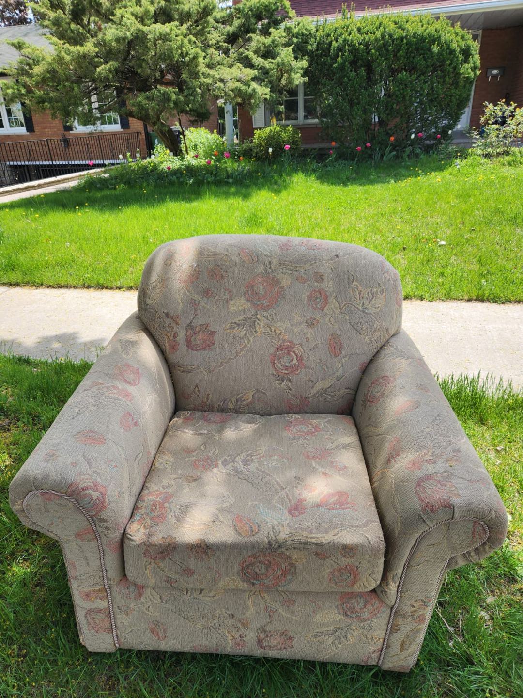 Single sofa