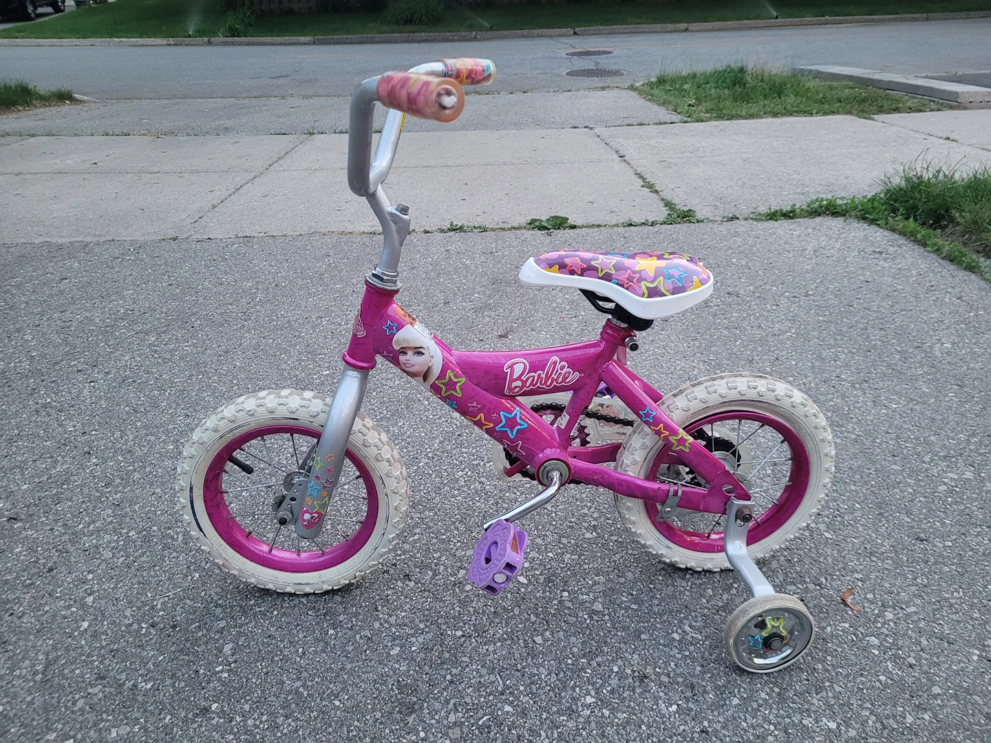 Barbie 12" Girls Bike with training wheels - photo 2