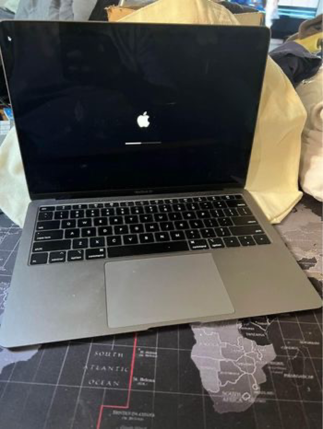 MacBook Air 2019 - near mint - photo 2