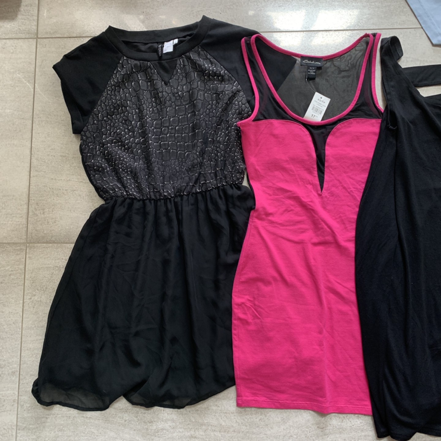 XS/S LOT OF WOMEN’s CLOTHES - photo 2