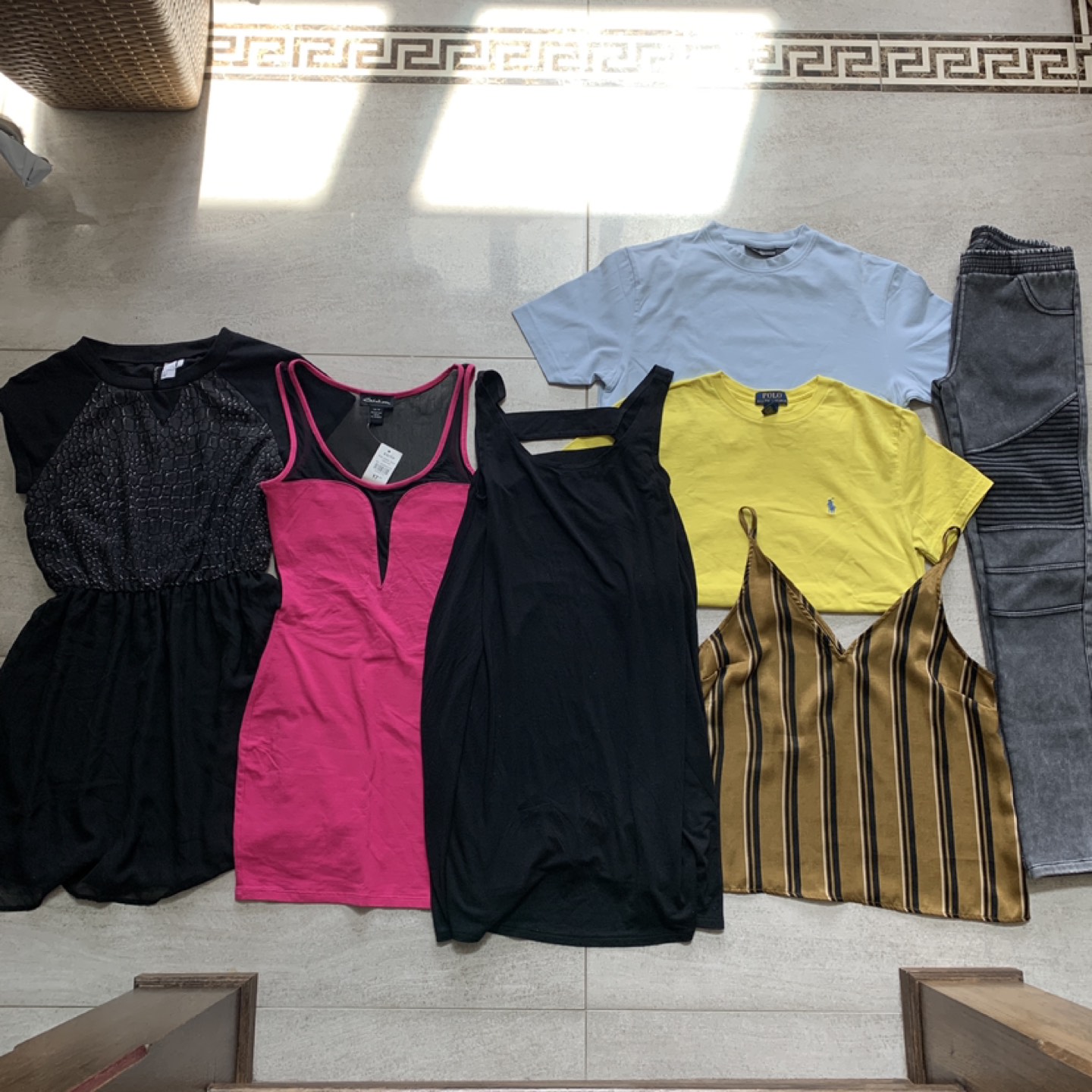 XS/S LOT OF WOMEN’s CLOTHES