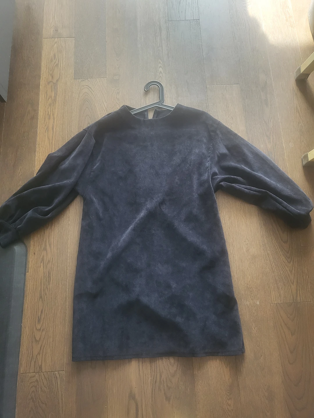 Nice Dress made in Italy. fits around M thumbnail